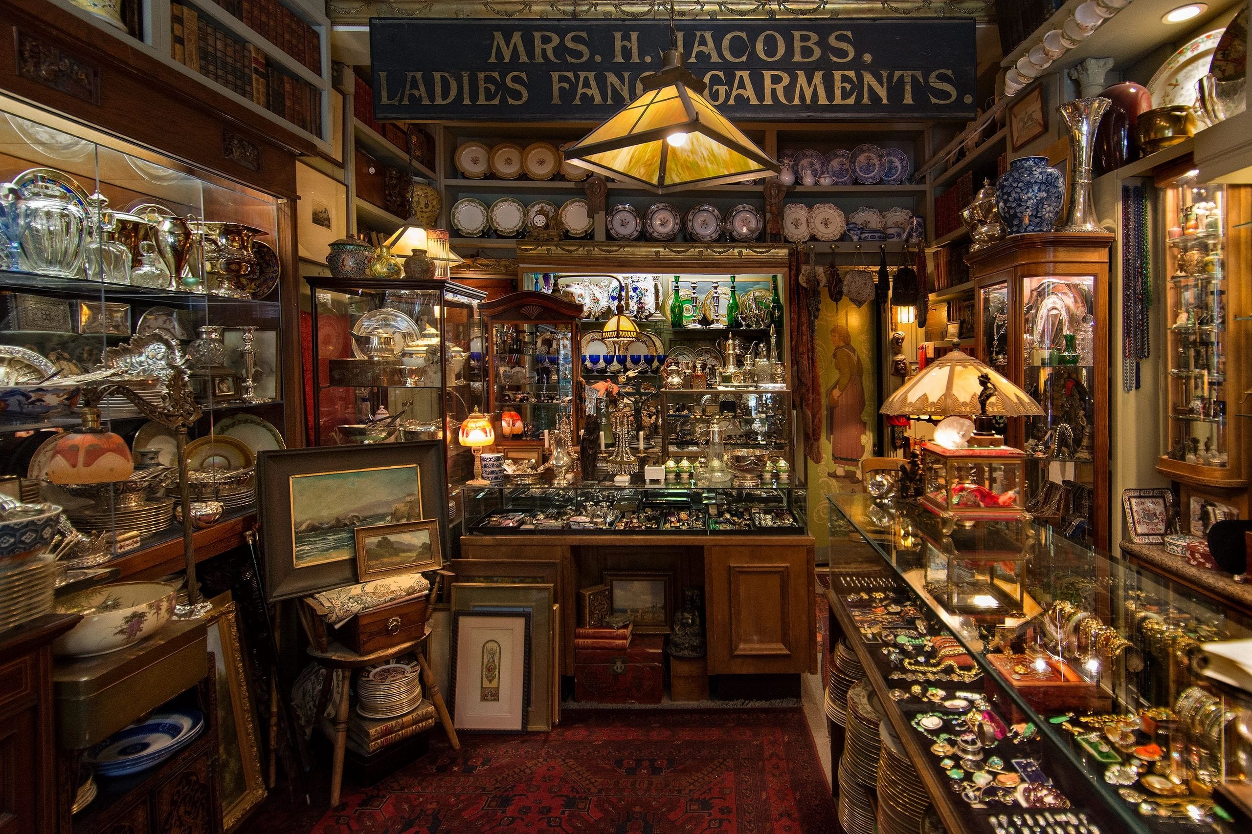 Mureta's Antiques