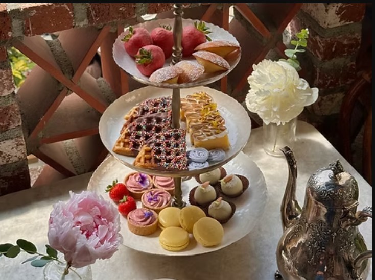 Haute Tea à la Violet