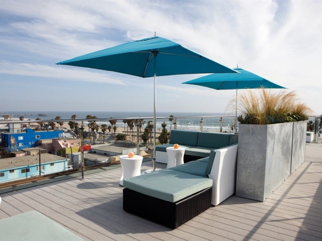 High Rooftop Lounge
