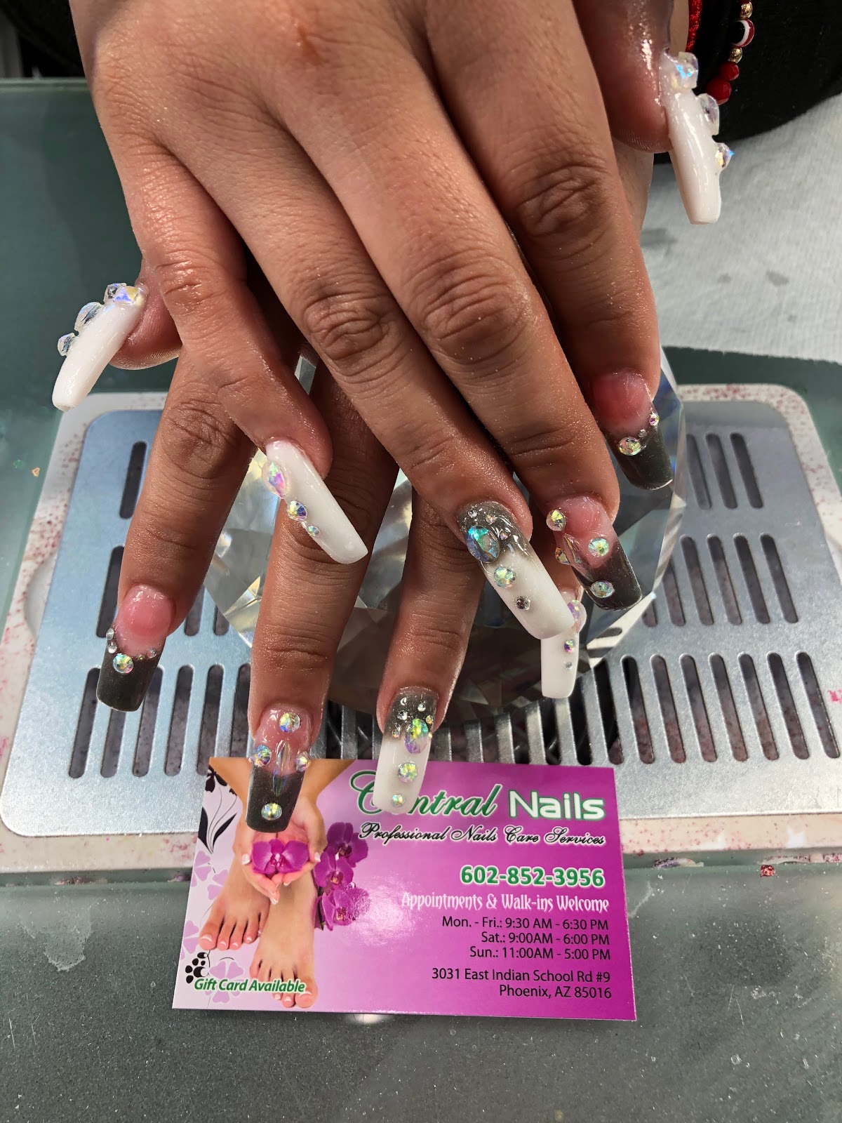 Central Nail Salon, Νικίου 8, Αθήνα 105 60, Ελλάδα: τιμές,ωράρια. | Uala