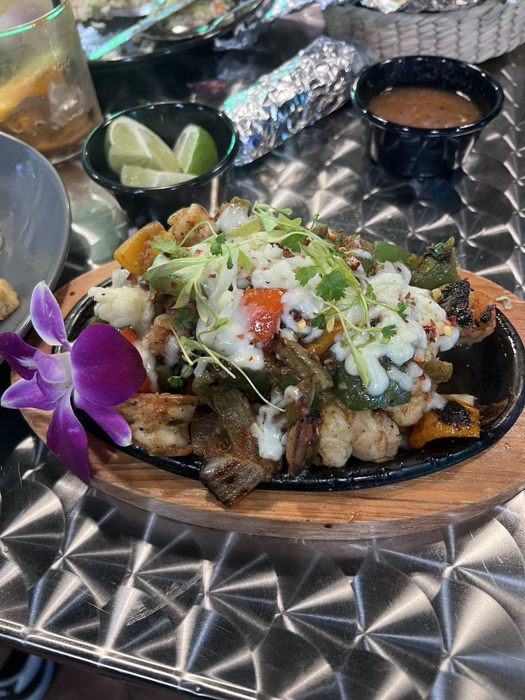 La Loteria - Mezcal, Tequila, y Mariscos