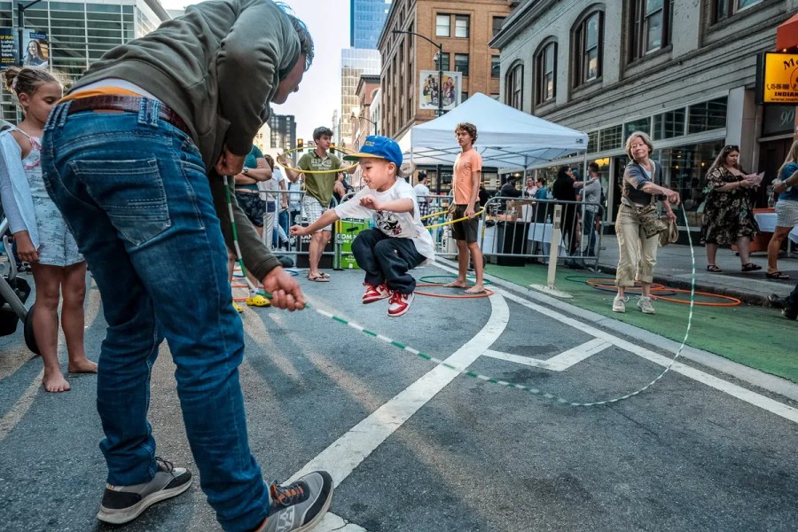 Downtown First Thursdays on Minna