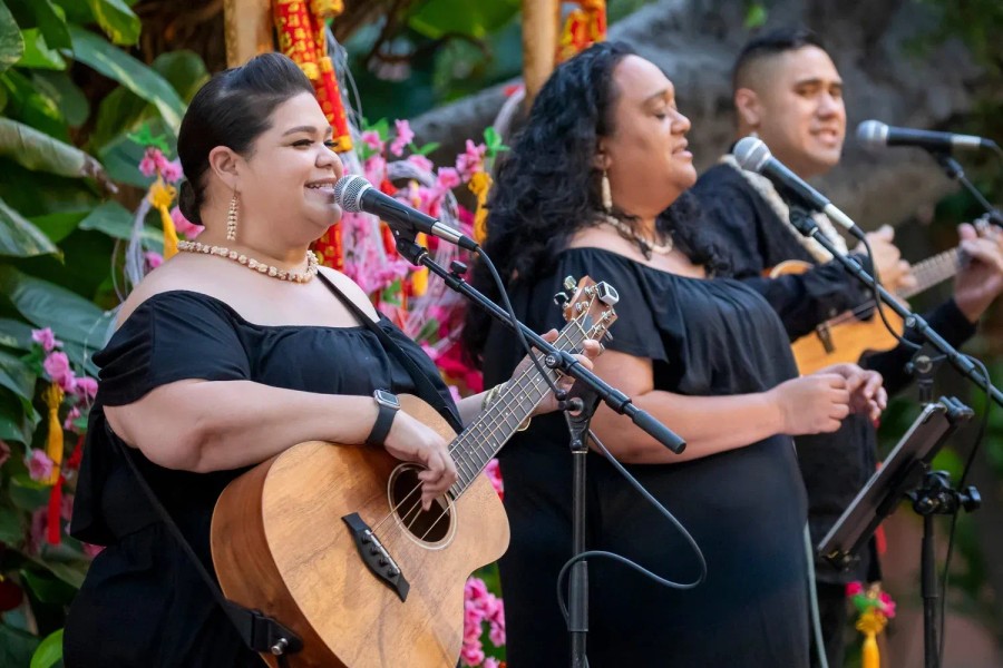 HŌLEI TRIO PERFORMANCE