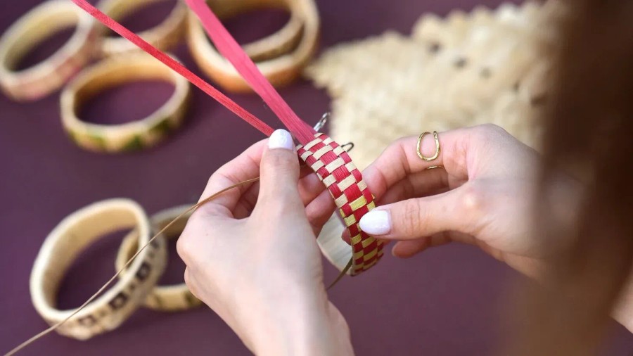 LAUHALA WEAVING LESSONS