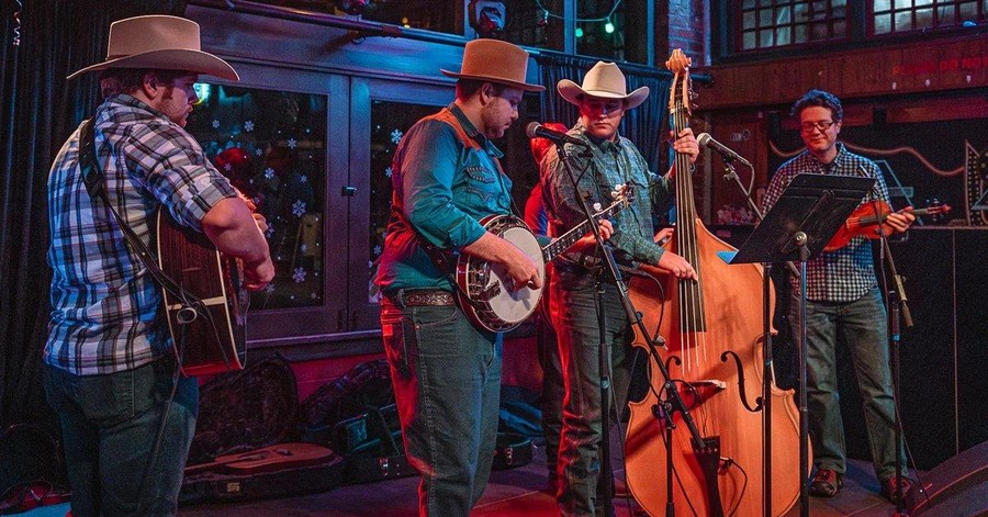 Pickin' on the Plaza with Wilson and Cross