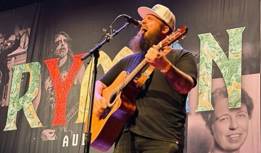 Ryman Sidewalk Sessions with Hunt Pearson