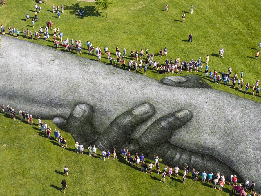 Beyond Walls: Be Part of a Massive Artwork!