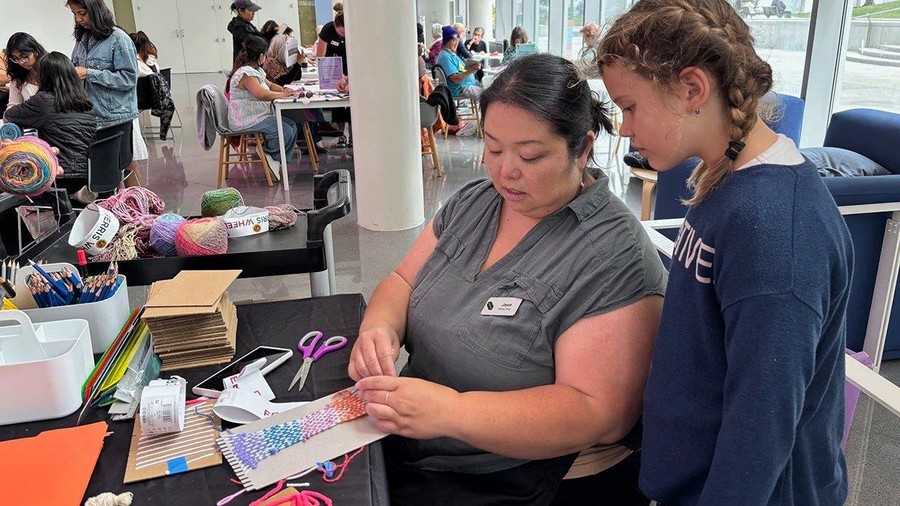 Free Art Workshop: Yarn Weaving