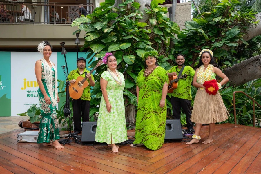 PUʻUHONUA TRIO PERFORMANCE