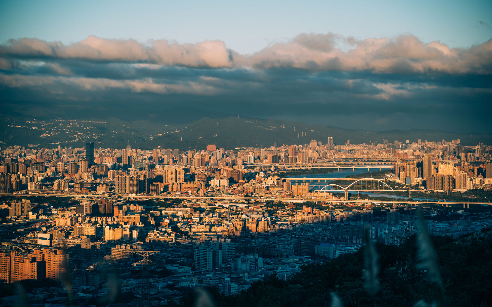 三角埔頂山遠拍台北市