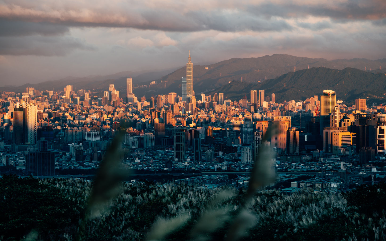 三角埔頂山遠拍台北市