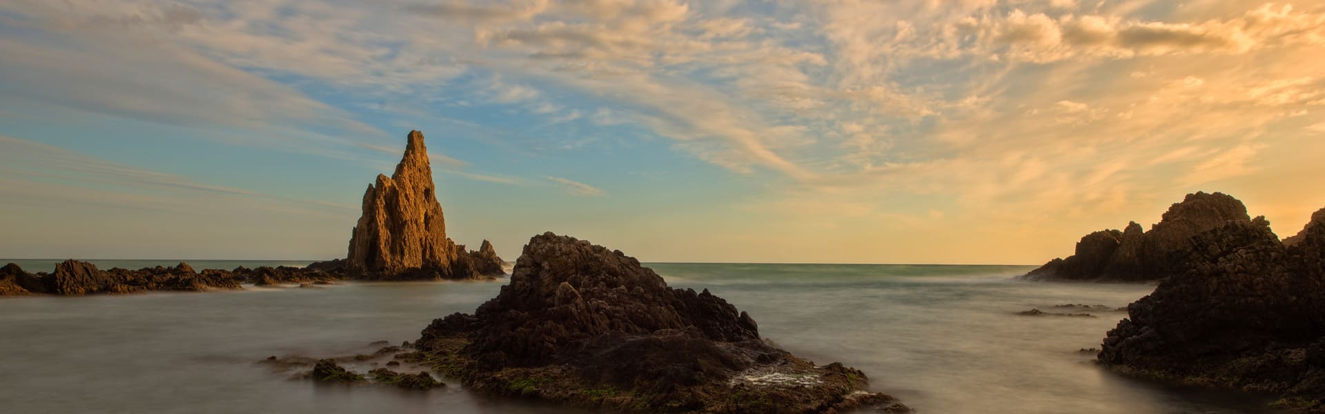 Descubre en yate las mejores calas de Cabo de Gata