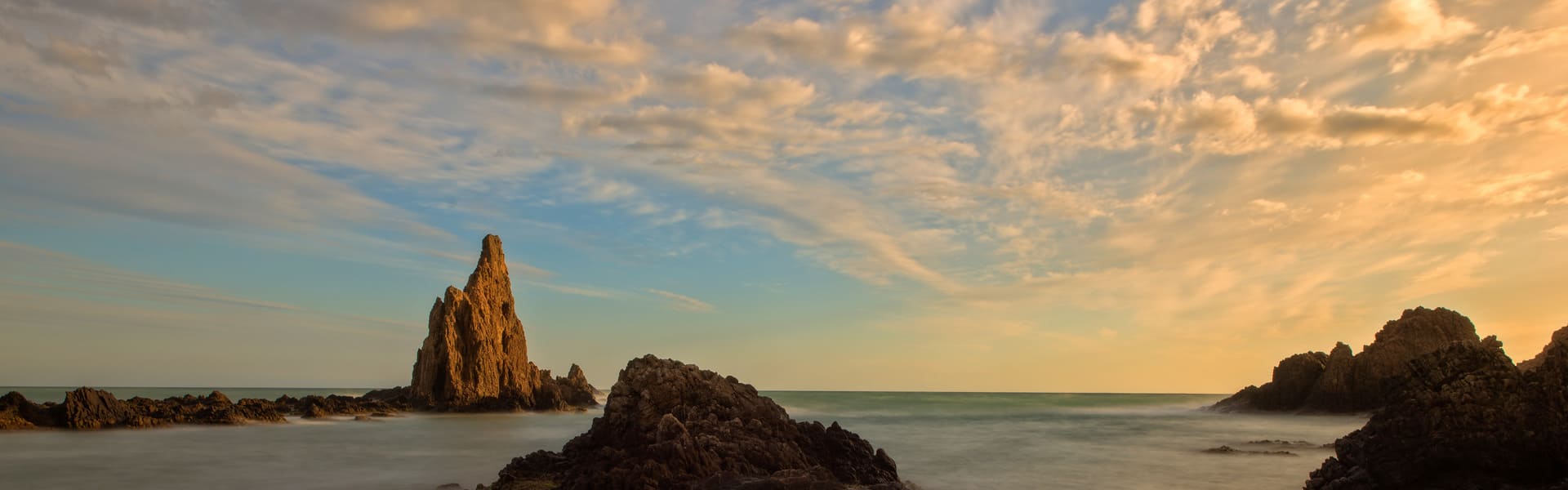 Senderismo con baño al atardecer en Cabo de Gata