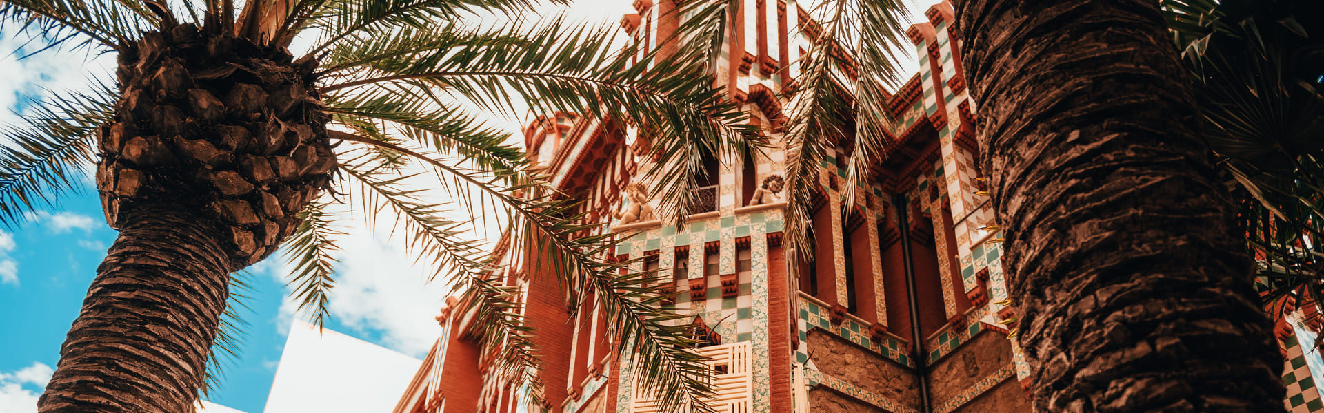 Descubre la Casa Vicens de Gaudí en verano + pastel