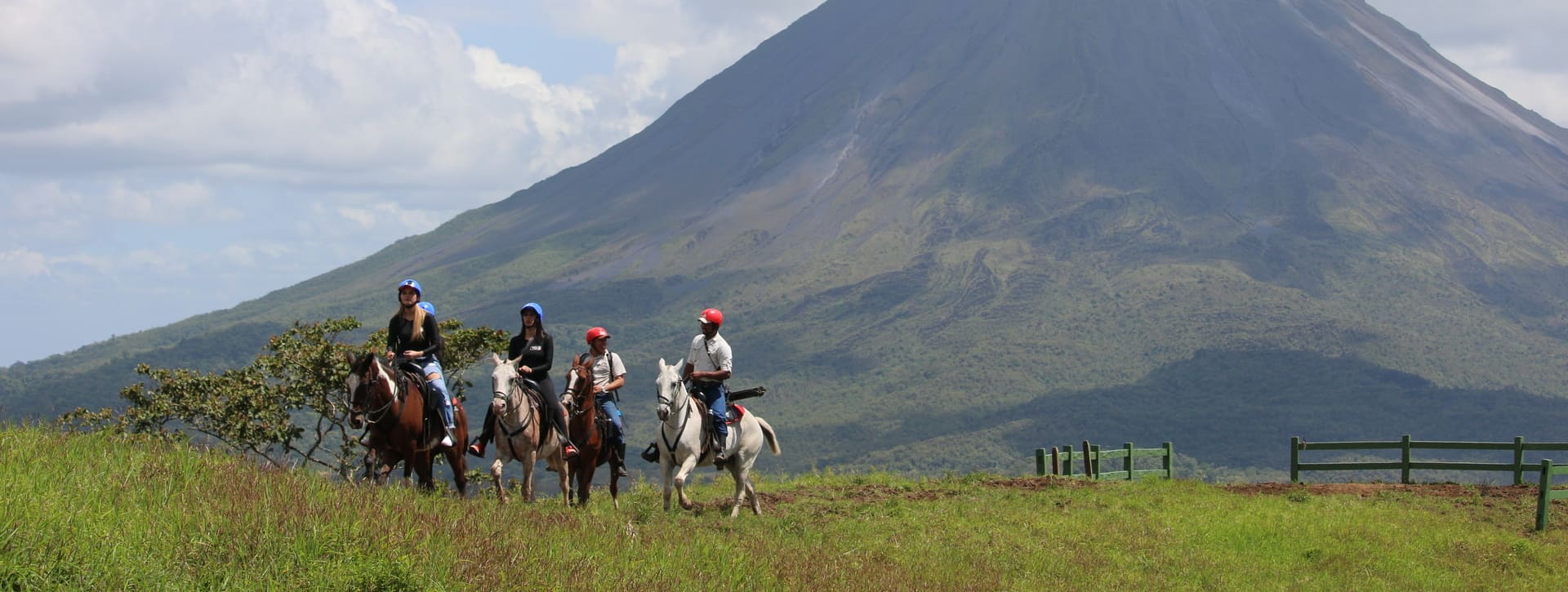 Ruta a caballo por el Volcán Arenal