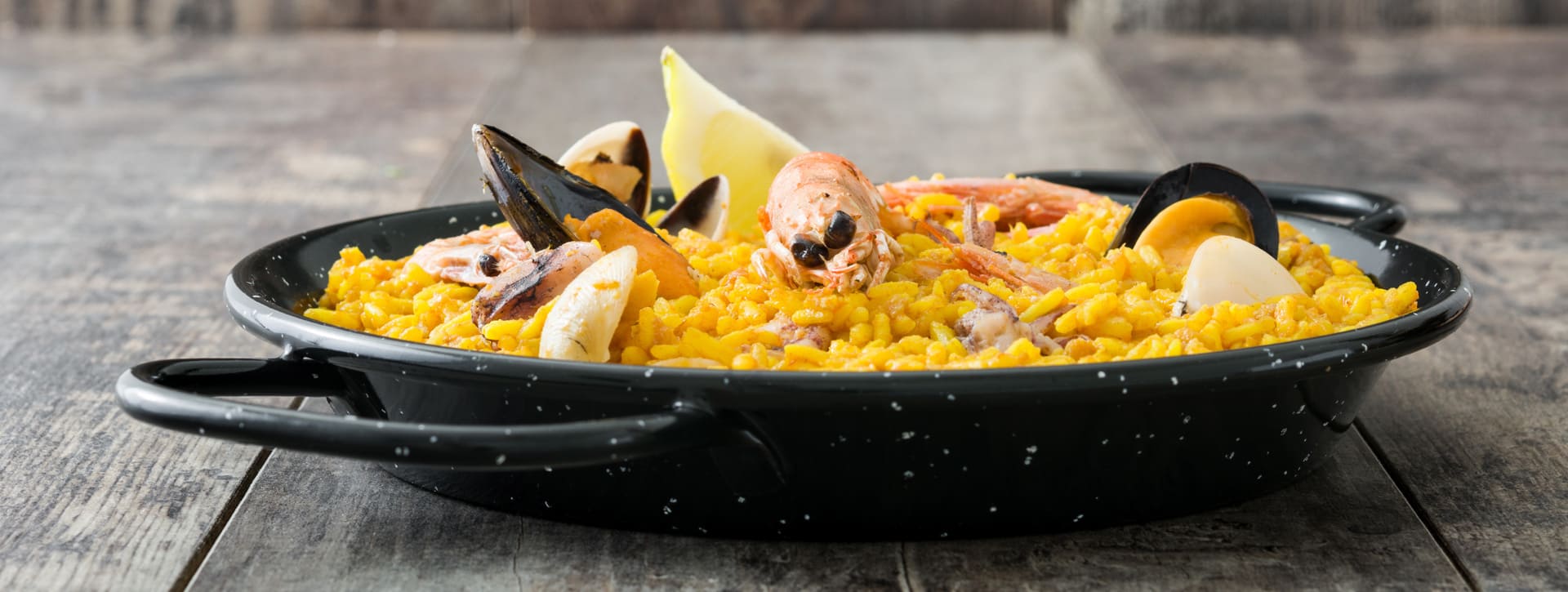 Aprende a cocinar paella y salmorejo