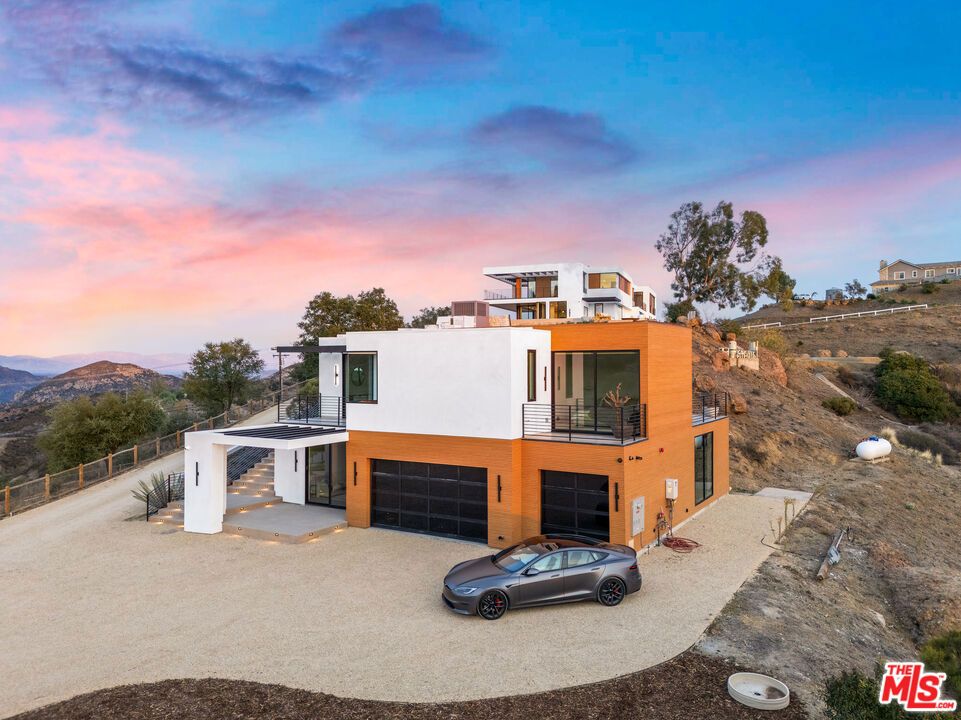 32180 Mulholland Highway Unit: 1/2