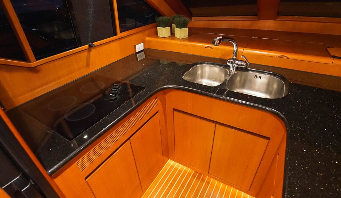 42′ 2005 Ocean Alexander Sport Sedan ‘Sea Fever’