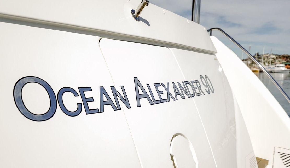 90′ 2016 Ocean Alexander Motoryacht ‘Our Trade’