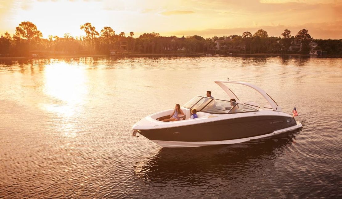 28′ Regal Bowrider