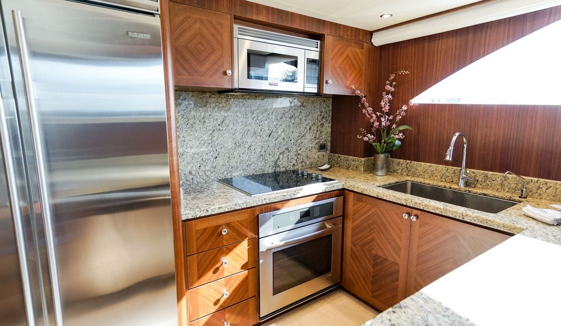 90′ 2016 Ocean Alexander Motoryacht ‘Our Trade’