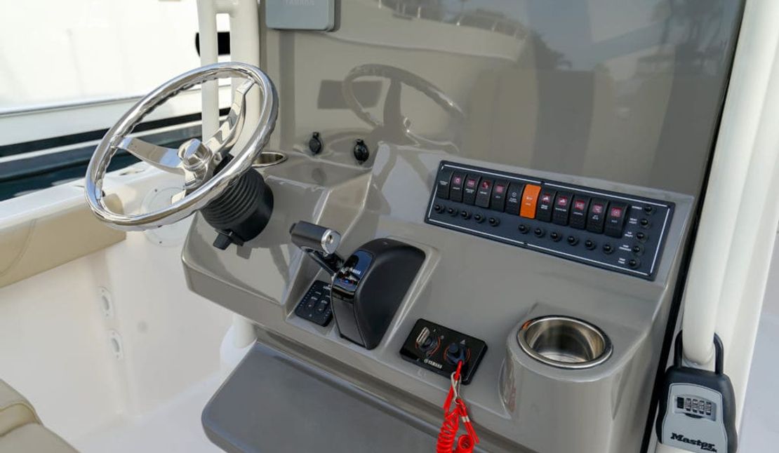 23′ 2017 Pursuit C238