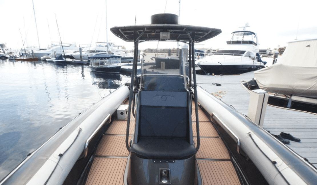 35′ 2009 Protector Center Console