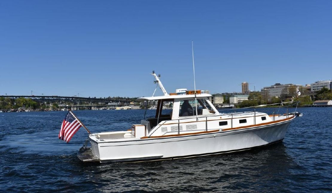 38′ Grand Banks Eastbay HX ‘Fish’