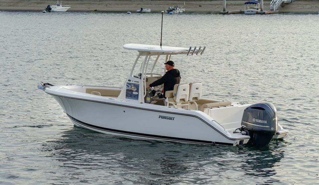 23′ Pursuit C238
