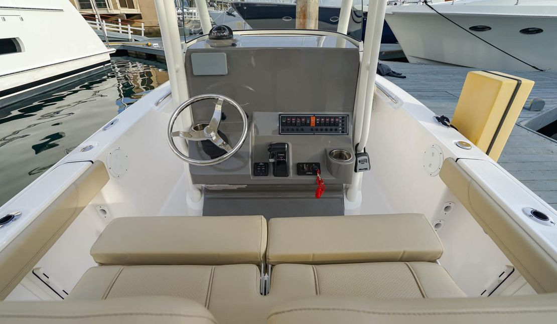 23′ Pursuit C238