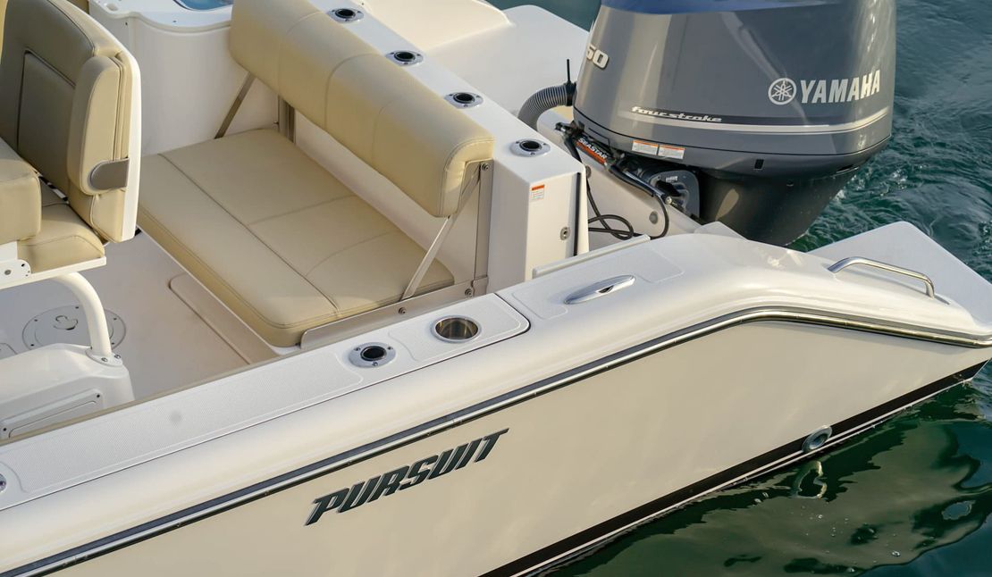 23′ Pursuit C238
