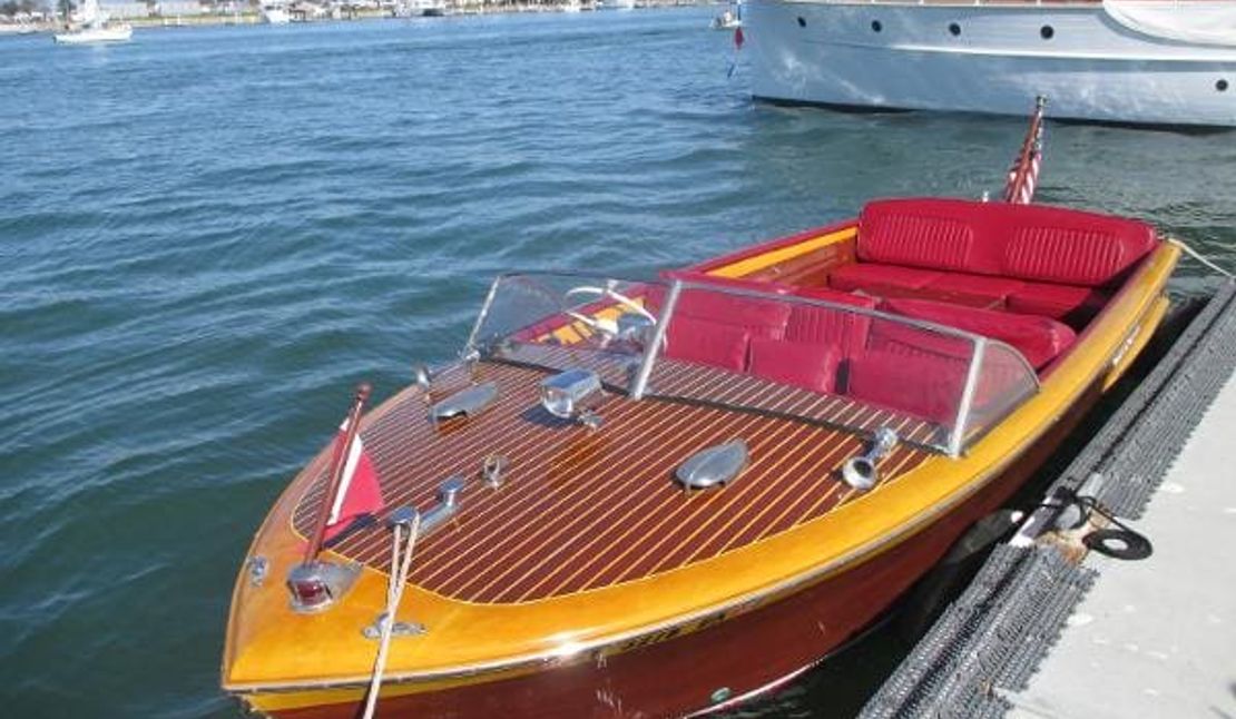 19′ 1952 Chris Craft Holiday ‘Holiday Girl’