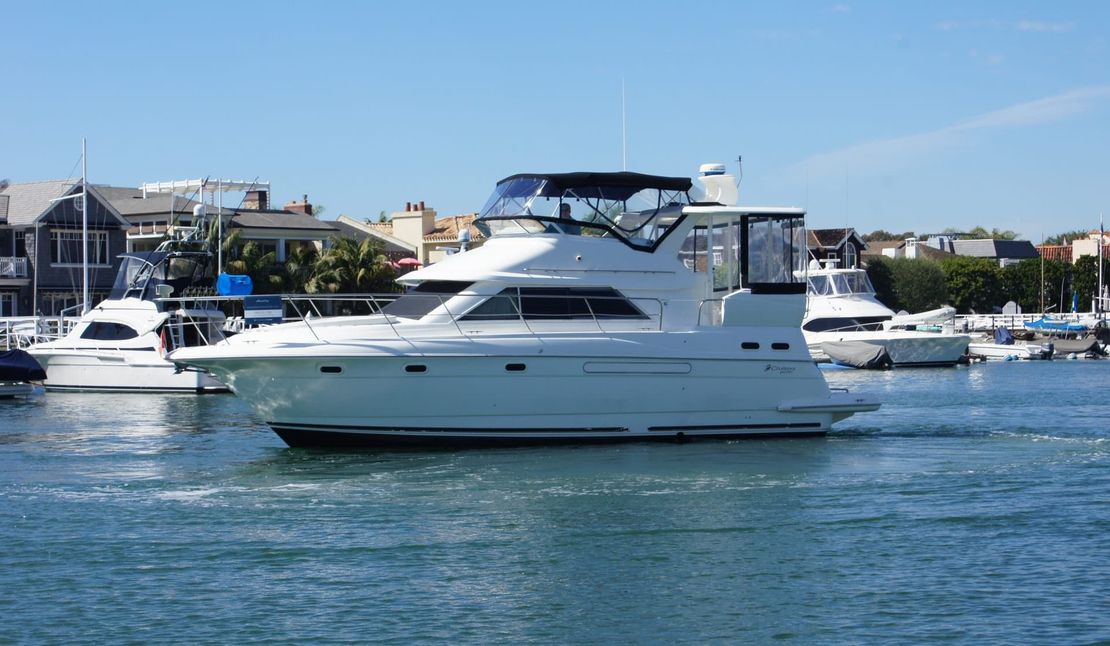 37′ 2003 Cruisers Yachts 3750 AC