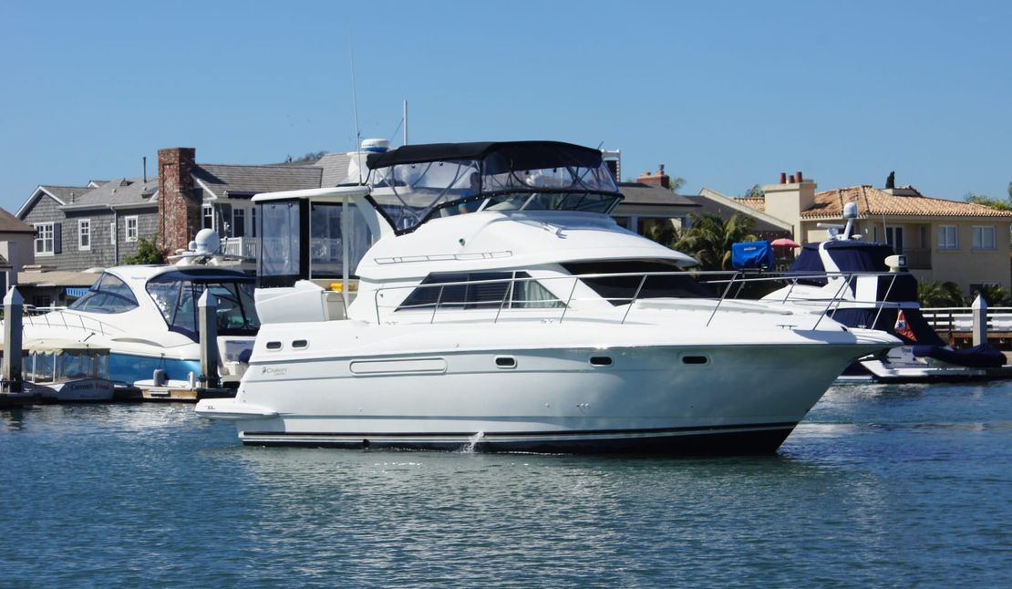 37′ 2003 Cruisers Yachts 3750 AC