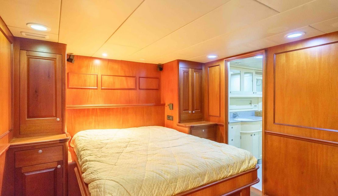 64′ 2004 Northern Marine