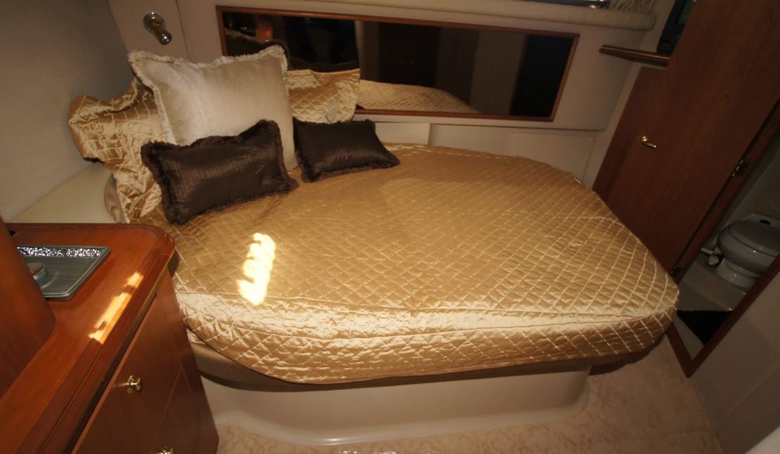 37′ 2003 Cruisers Yachts 3750 AC