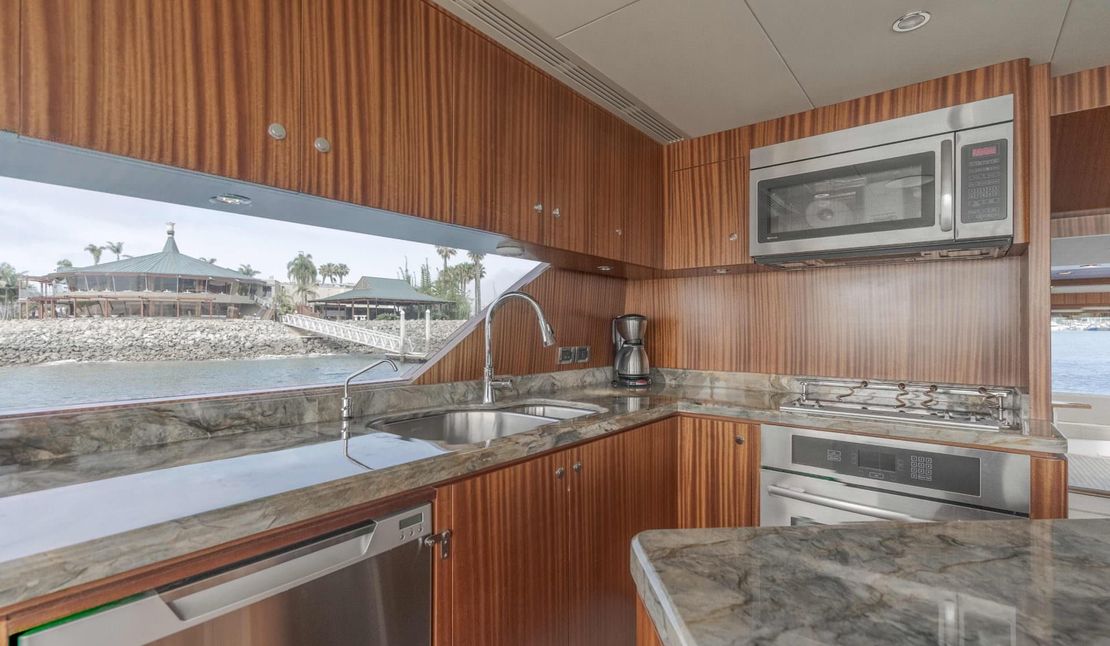 72′ 2015 Ocean Alexander Pilothouse