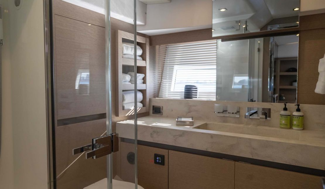 68′ 2018 Prestige Flybridge