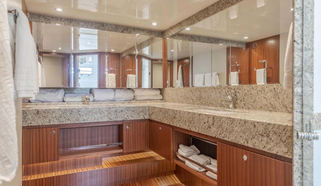 72′ 2015 Ocean Alexander Pilothouse