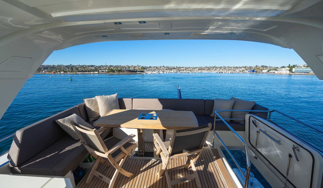68′ 2018 Prestige Flybridge