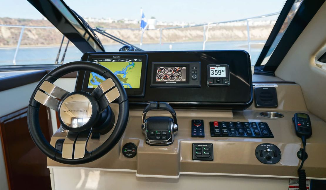 37′ 2016 Carver Coupe ‘Sails Office’