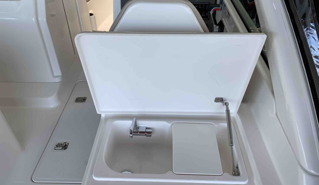 26′ 2015 Pursuit 265 DC