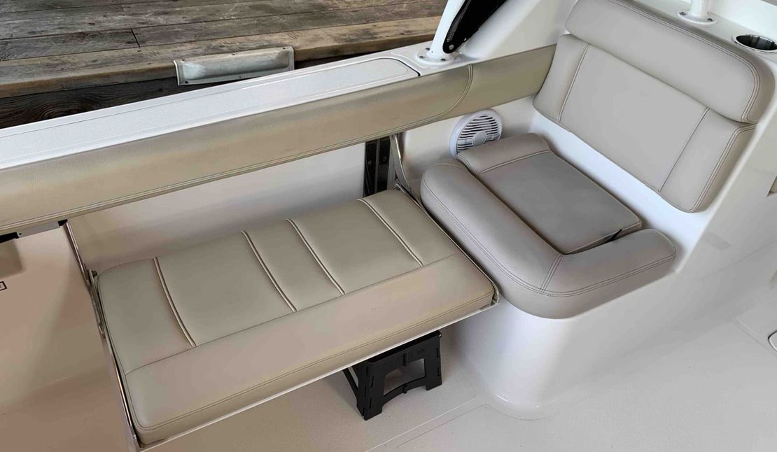26′ 2015 Pursuit 265 DC