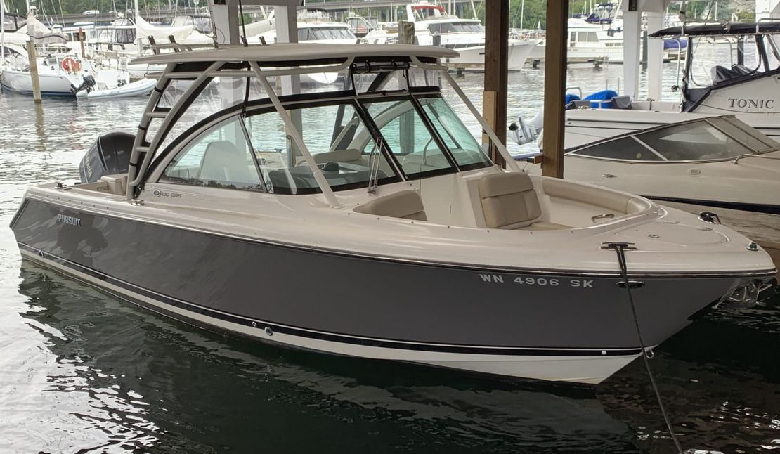 26′ 2015 Pursuit 265 DC