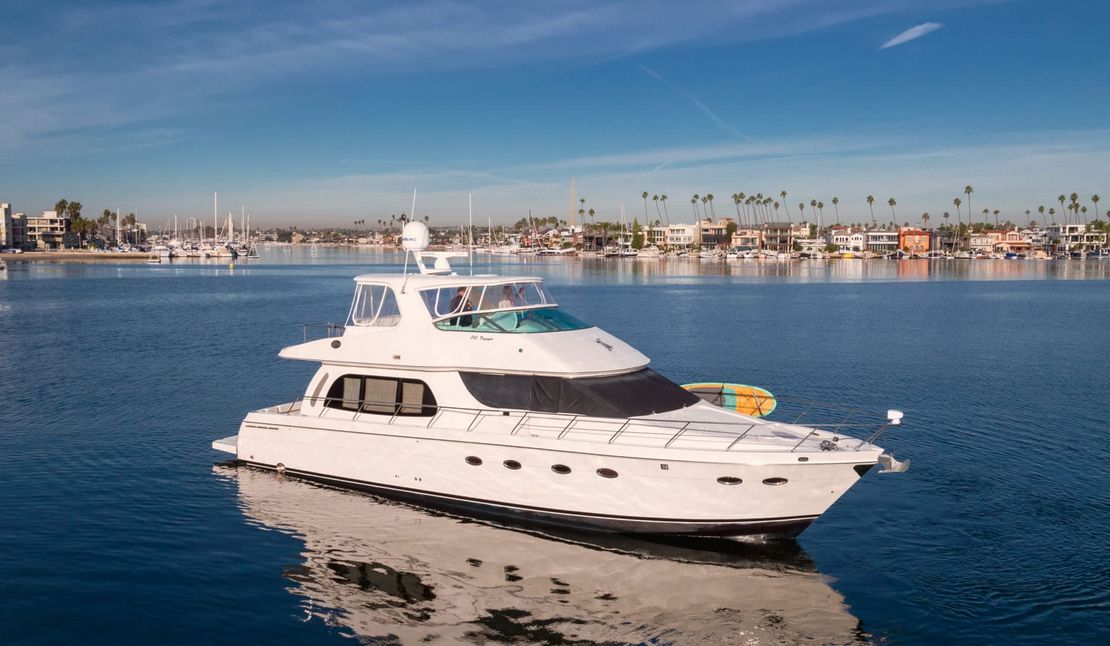 56′ 2004 Carver Voyager
