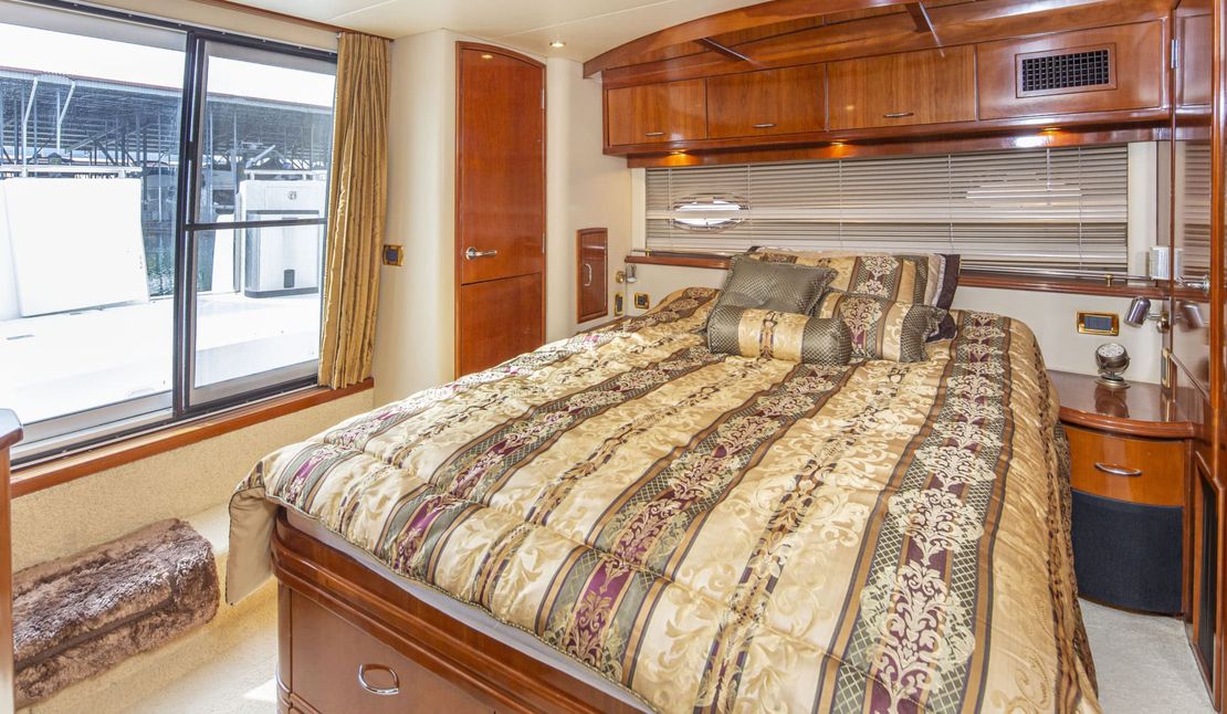 564 Cockpit Motor Yacht