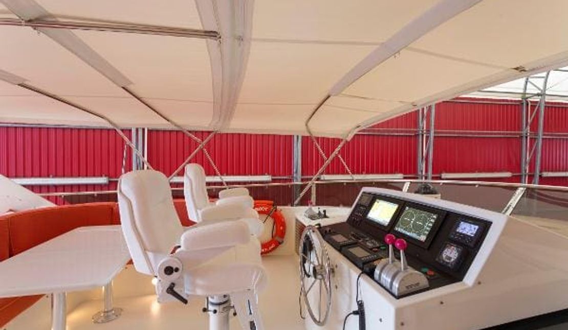 90′ 2001 Sovereign Pilothouse ‘One Shot’