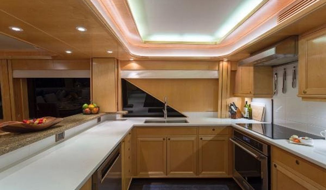 90′ 2001 Sovereign Pilothouse ‘One Shot’