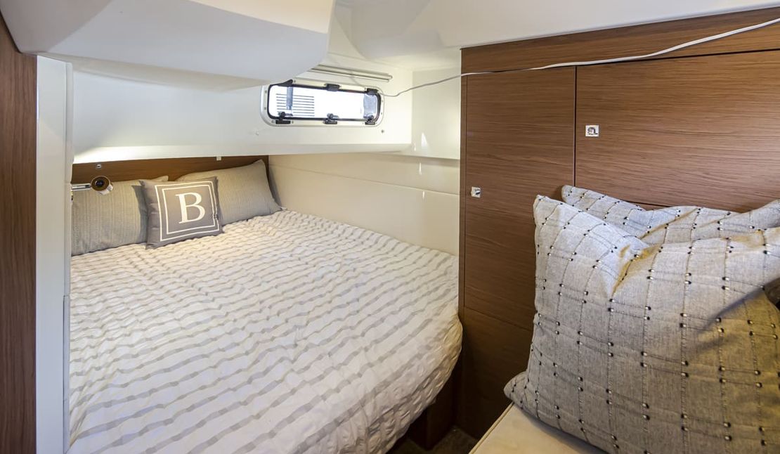 38′ 2018 Jeanneau Leader