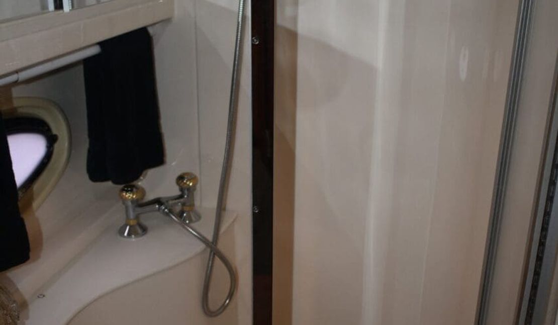 46′ 2005 Carver